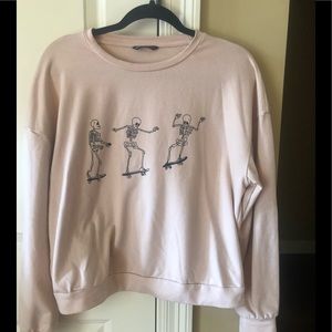 SHEIN SKATEBOARDING SKELETONS SWEATSHIRT CREW NECK CREAM AND BLACK COLORS SIZE L